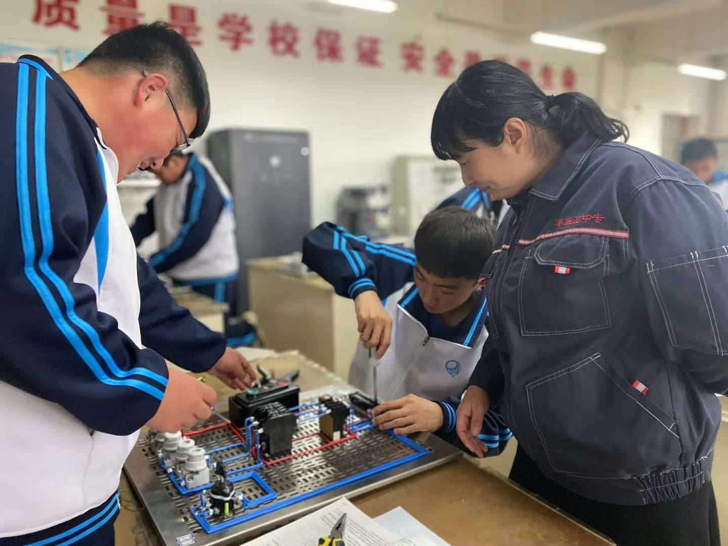 計(jì)算機(jī)專業(yè)英國(guó)留學(xué)_英國(guó)藝術(shù)管理專業(yè)留學(xué)_英國(guó)材料工程專業(yè)留學(xué)
