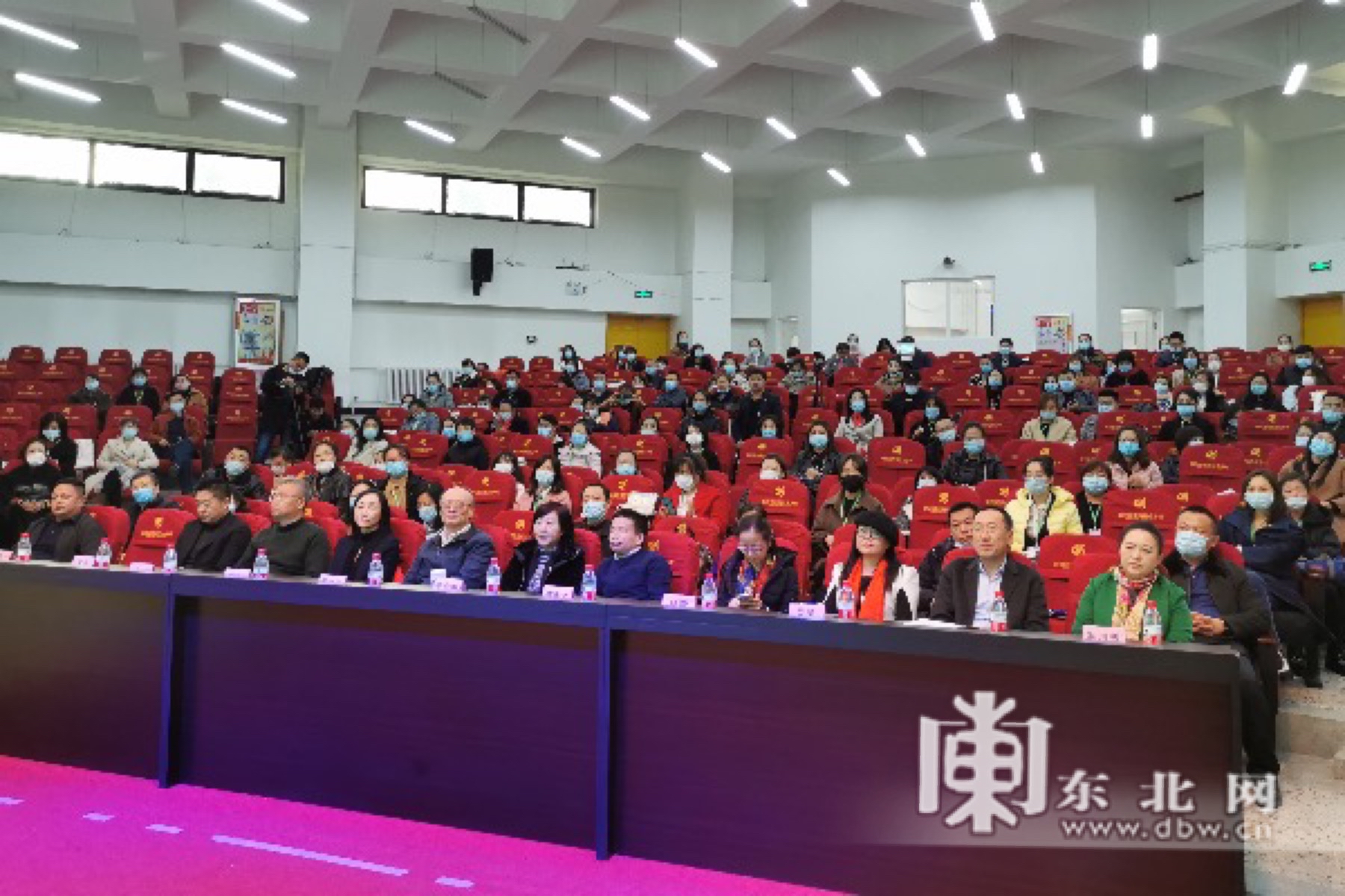 黑龍江東方學院好嗎_黑龍江東方圣火裝飾有限公司_東方白鸛黑龍江