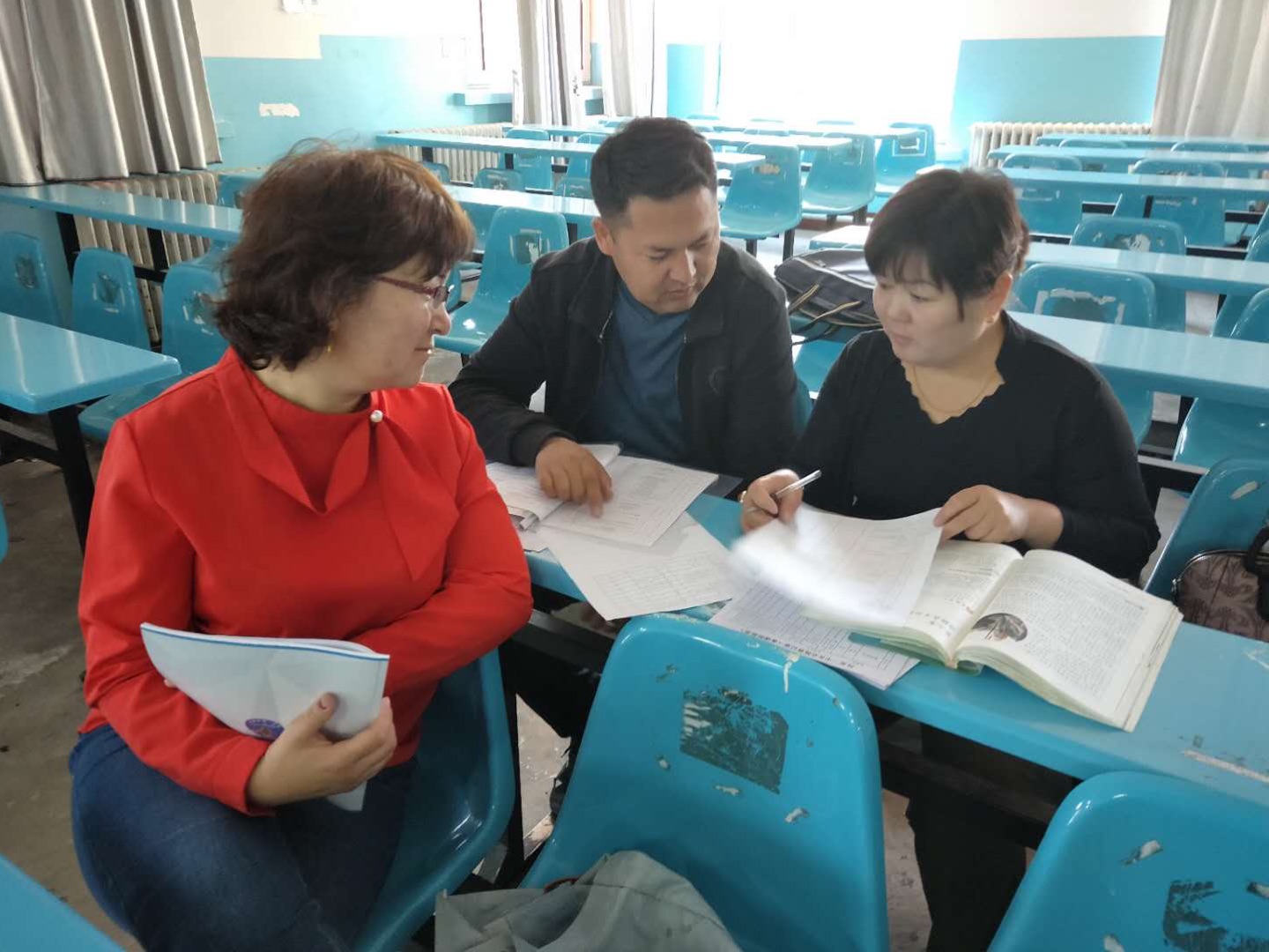 大學生自我鑒定表_大學學年鑒定表小組意見_大學學年鑒定表個人小結