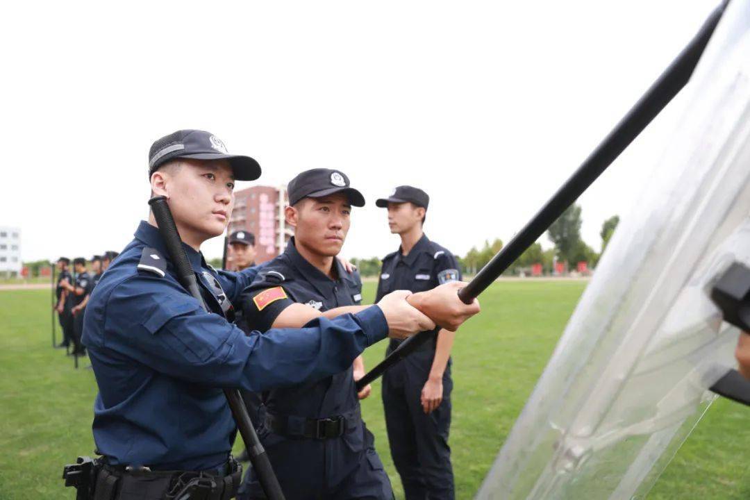 武警鄭州指揮學(xué)院招生_武警鄭州指揮學(xué)院_鄭州武警學(xué)院