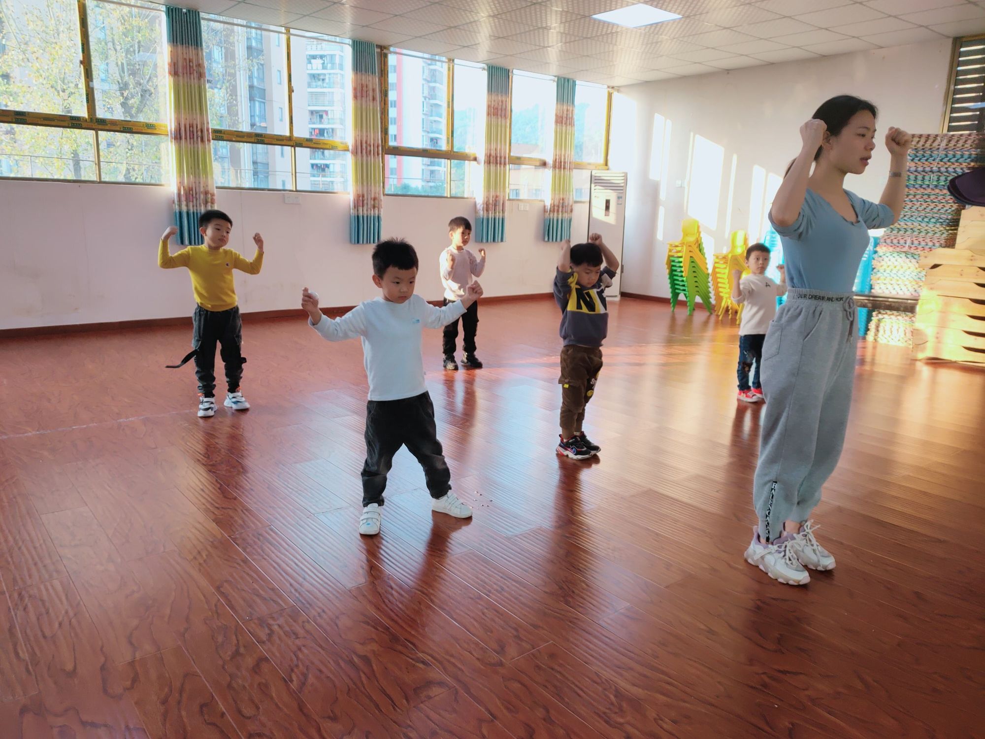 幼兒園元旦聯歡會主持詞_幼兒園元旦幼兒走秀主持詞_農村春節聯歡主持詞