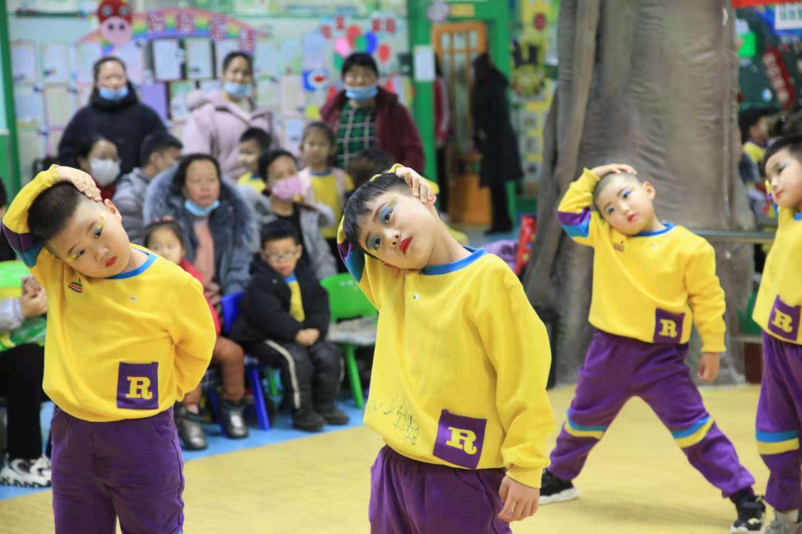 農村春節聯歡主持詞_幼兒園元旦幼兒走秀主持詞_幼兒園元旦聯歡會主持詞