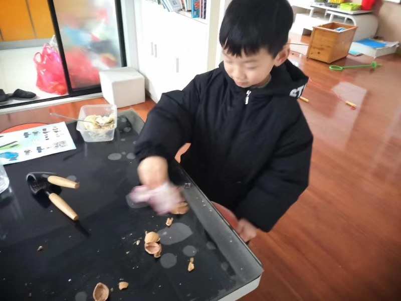 兒童吃飯桌_吃著飯在飯桌上做_不銹鋼吃飯桌