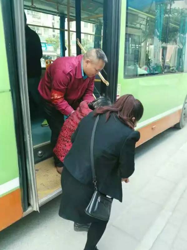 從明天起做一個幸福的人_明天做腸鏡今天吃什么_做俯臥撐做仰臥起