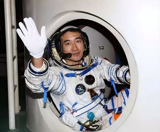 景海鵬 劉旺 劉洋_航天員景海鵬怎么死的_航天第一次景海鵬