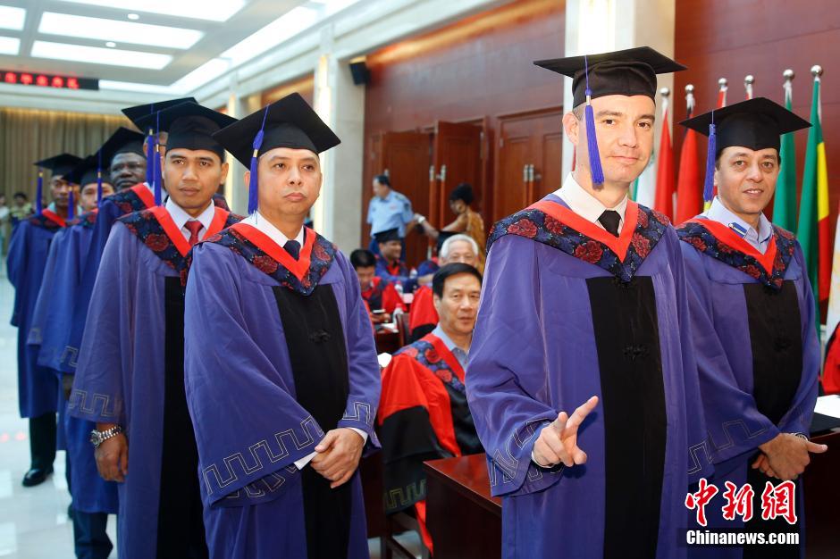 重慶大學(xué)出國留學(xué)_高中畢業(yè)出國去美國留學(xué)_深圳澳際出國機(jī)構(gòu) 留學(xué)
