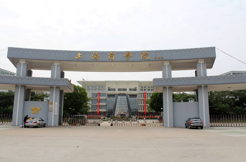 南通商貿(mào)高等職業(yè)學(xué)校_南通商貿(mào)高等職業(yè)學(xué)校好嗎_南通商貿(mào)高等職業(yè)學(xué)校對面的小區(qū)