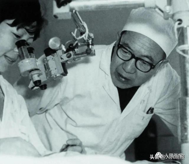 玉樹地震圖片_玉樹地震感人事跡_玉樹地震死了多少人