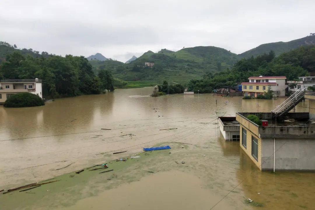 四川雅安發生地震_四川雅安發生4.5級地震_四川雅安蘆山縣發生7級地震