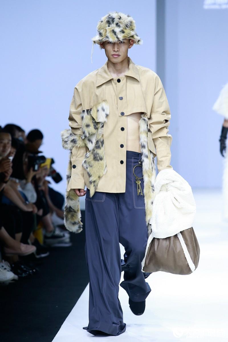 陜西藝術(shù)職業(yè)學(xué)院和陜西服裝藝術(shù)職業(yè)學(xué)院有什么區(qū)別_陜西服裝工程是幾本_陜西服裝工程學(xué)院怎么樣