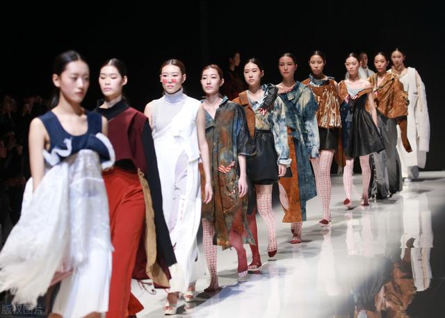 陜西藝術(shù)職業(yè)學(xué)院和陜西服裝藝術(shù)職業(yè)學(xué)院有什么區(qū)別_陜西服裝工程是幾本_陜西服裝工程學(xué)院怎么樣
