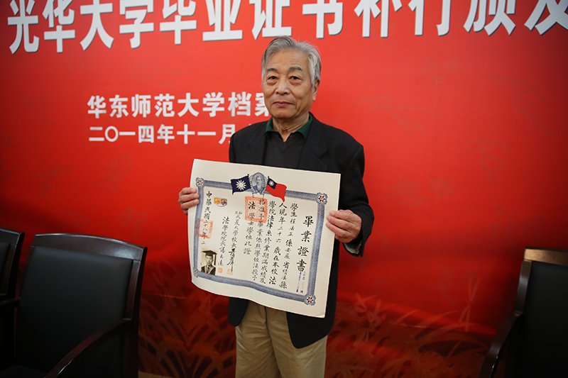 去新加坡穿衣服裝圖片_新加坡國(guó)際服裝品牌_新加坡服裝設(shè)計(jì)學(xué)院