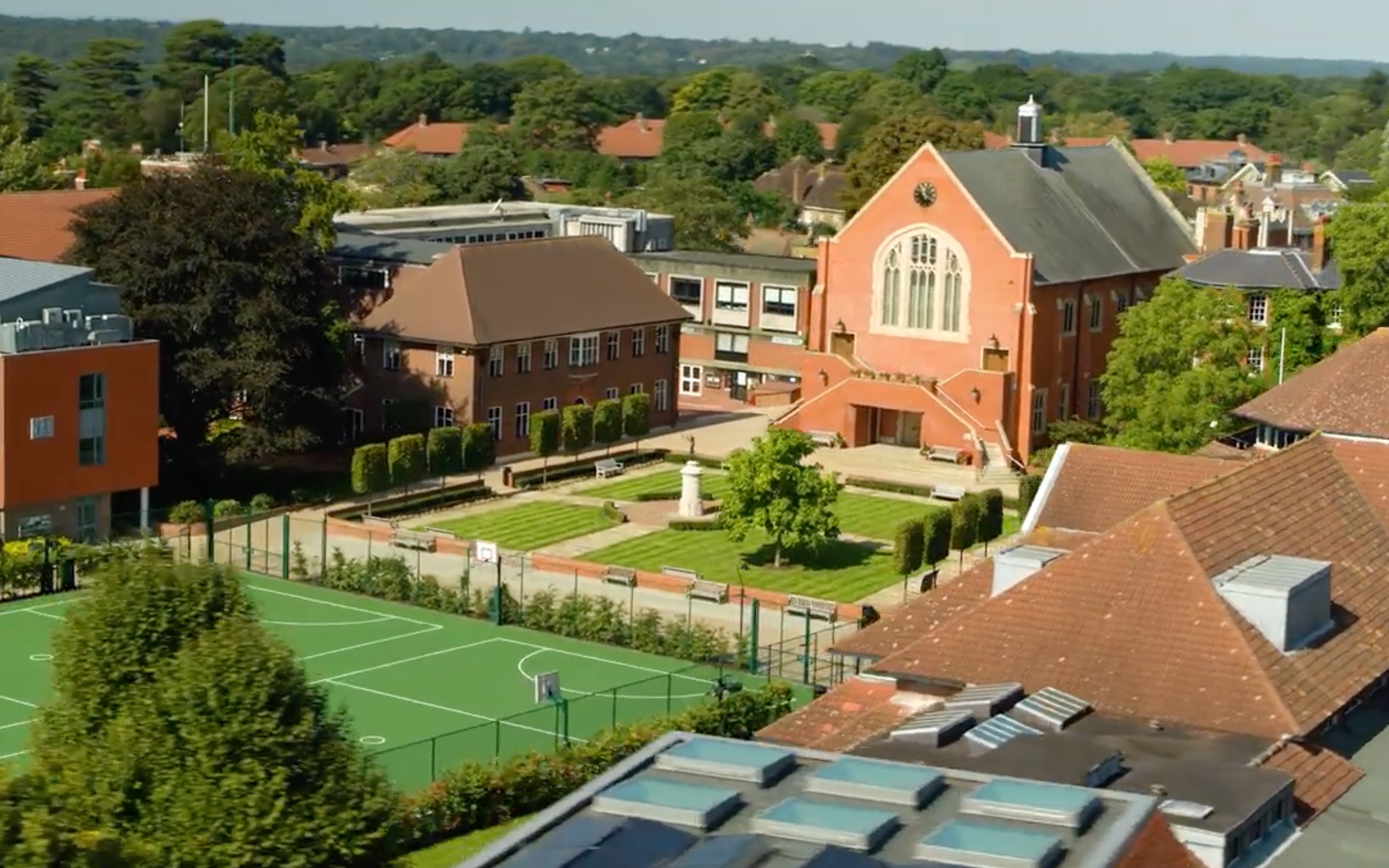 英國傳媒專業大學_英國大學專業排名_英國薩里大學 英國排名
