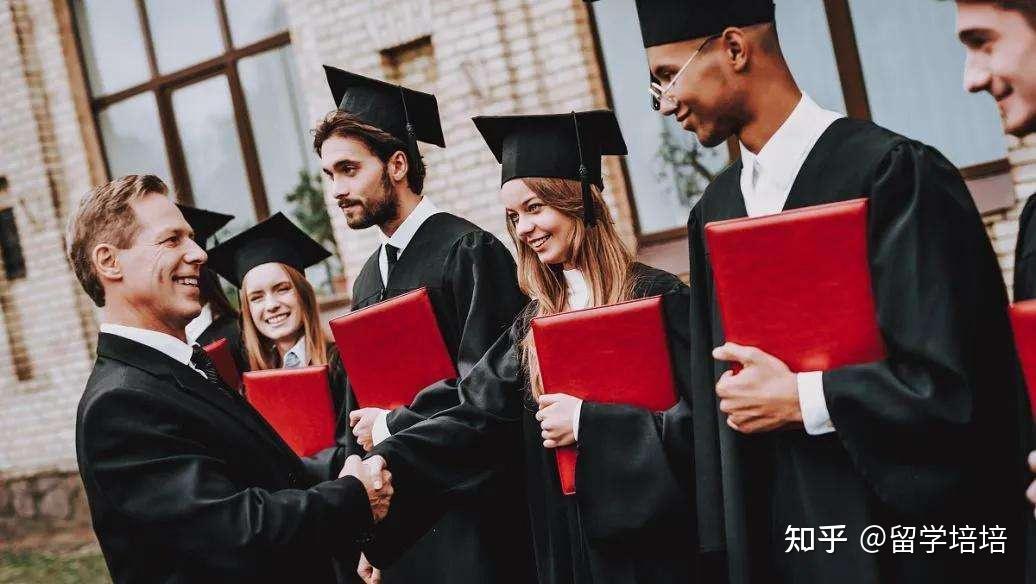 出國留學利弊的英語作文_英語作文出國留學利弊_鄭州大學出國英語留學培訓班