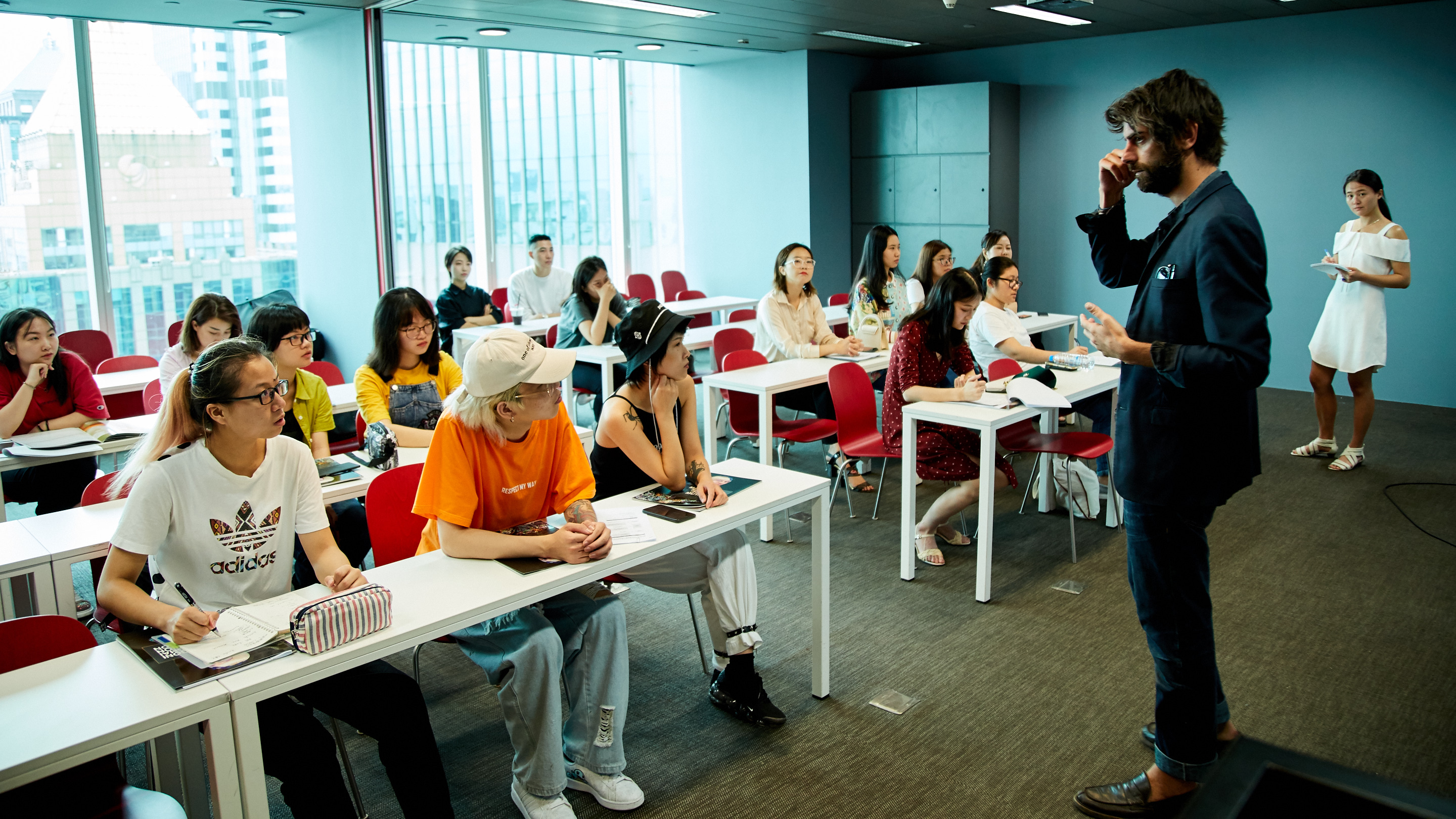 馬蘭歐尼時裝設(shè)計學(xué)院_馬蘭歐尼時裝學(xué)院 時尚買手專業(yè)_馬蘭歐尼學(xué)院教育體系