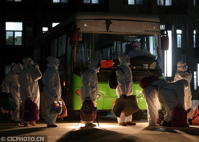 留學生回國隔離期回應質疑_那英回應汪峰發飆質疑媒體_山西福彩回應525億100倍投注質疑