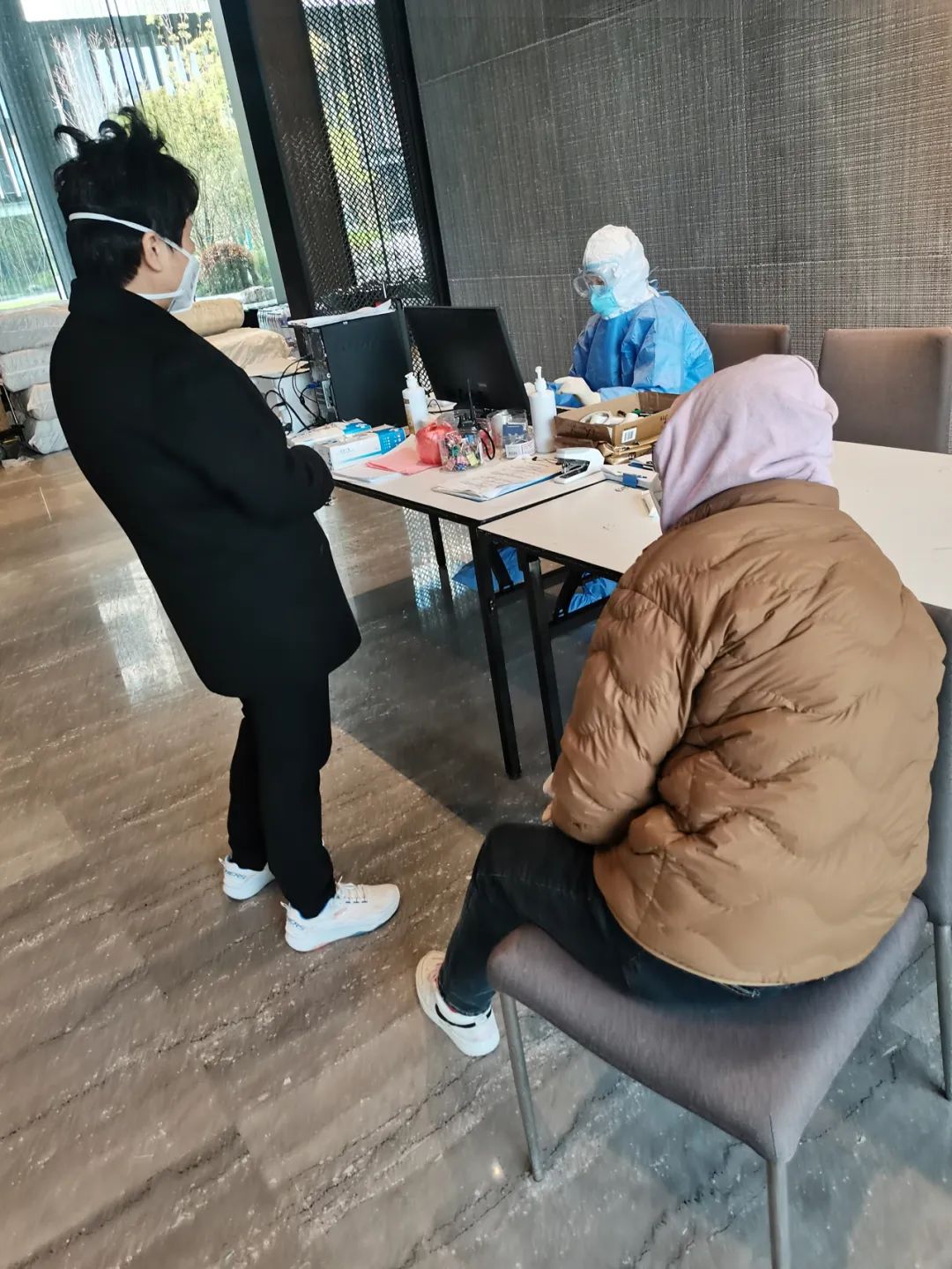 留學生回國隔離期回應質疑_潘基文回應閱兵質疑_芒果金融回應自擔保質疑