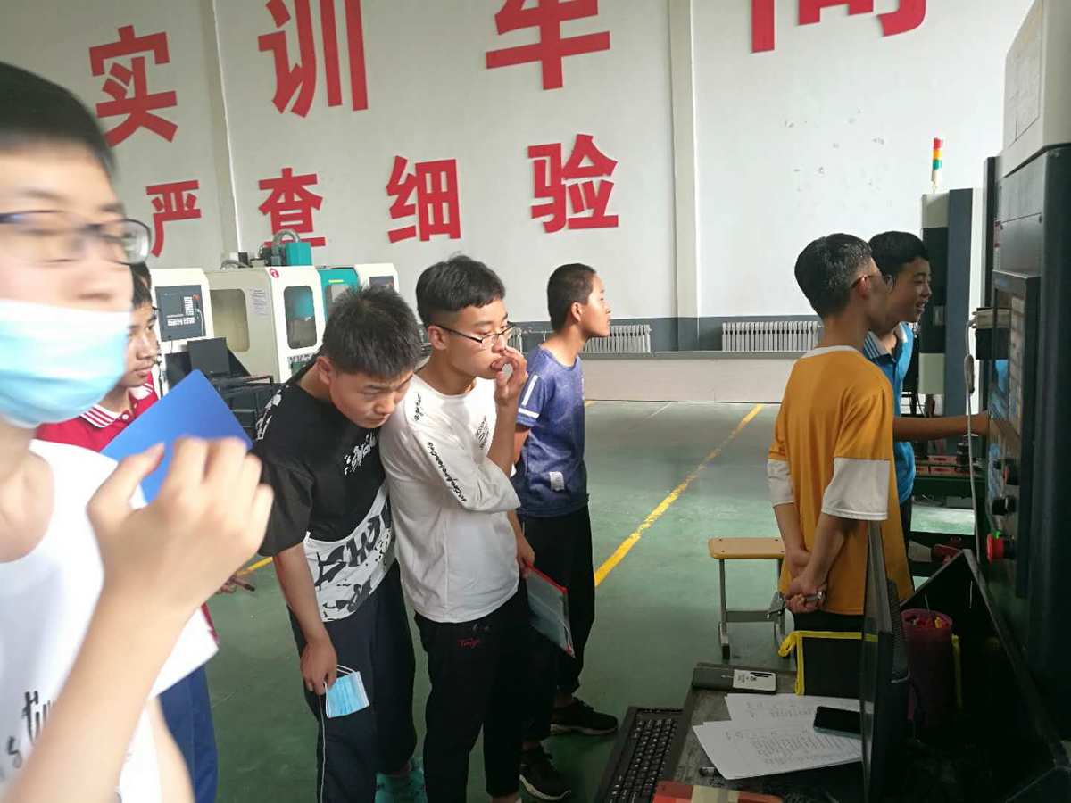 沈陽裝備制造工程學校鐵西校區怎么樣2014_沈陽裝備制造學校有什么專業_沈陽市裝備制造工程學校