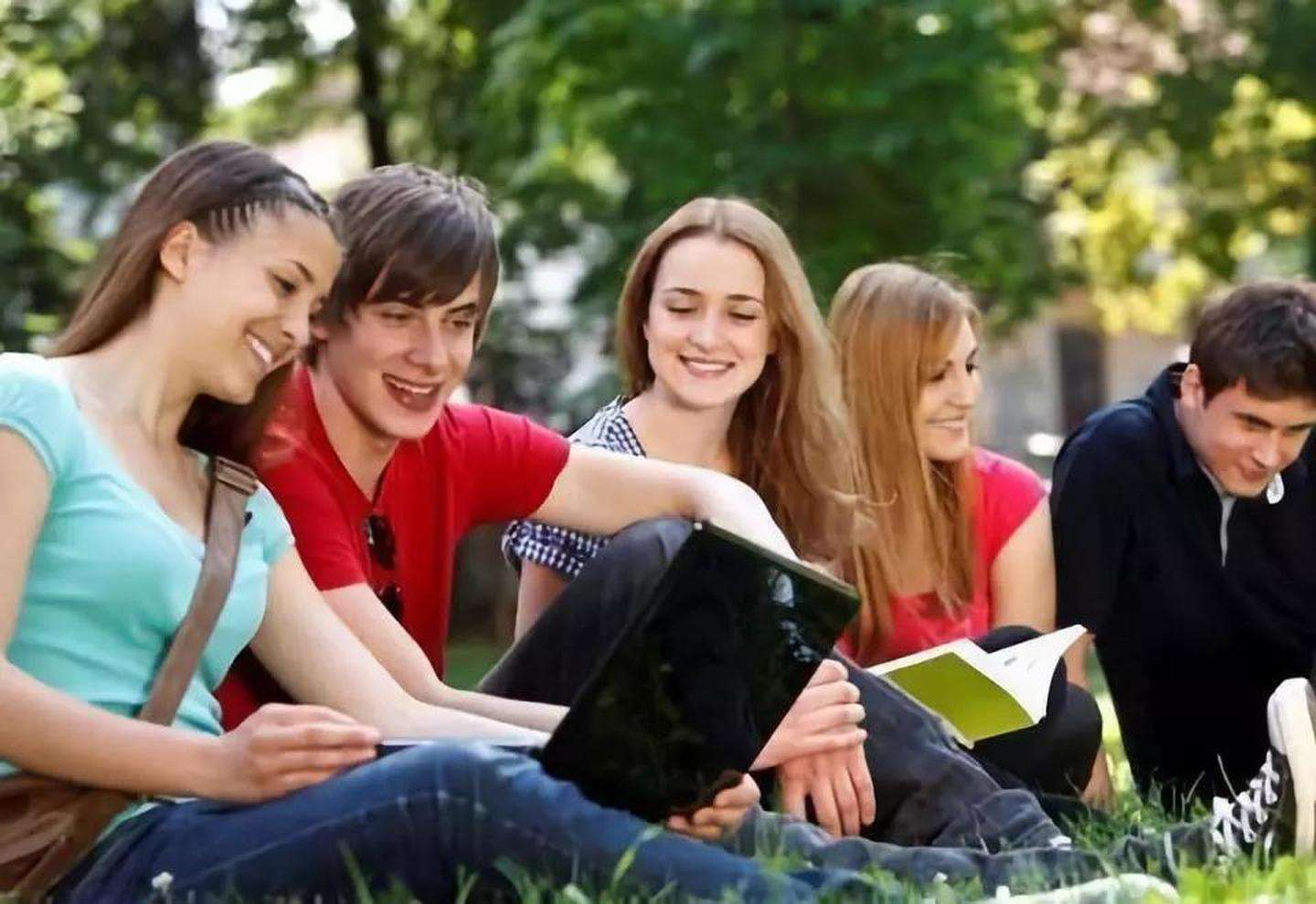 美國出國高中留學_14歲孩子出國白俄羅斯留學_2023大學出國留學最新要求