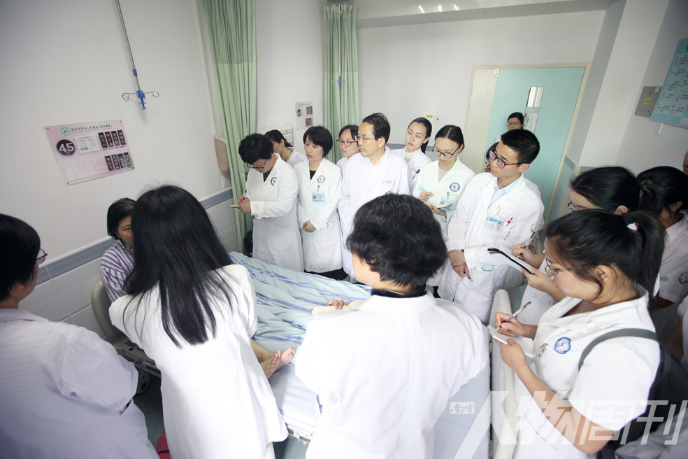 加拿大留大學生活費用_雅思5分能去加拿大留學嗎_加拿大醫(yī)學院留學生申請