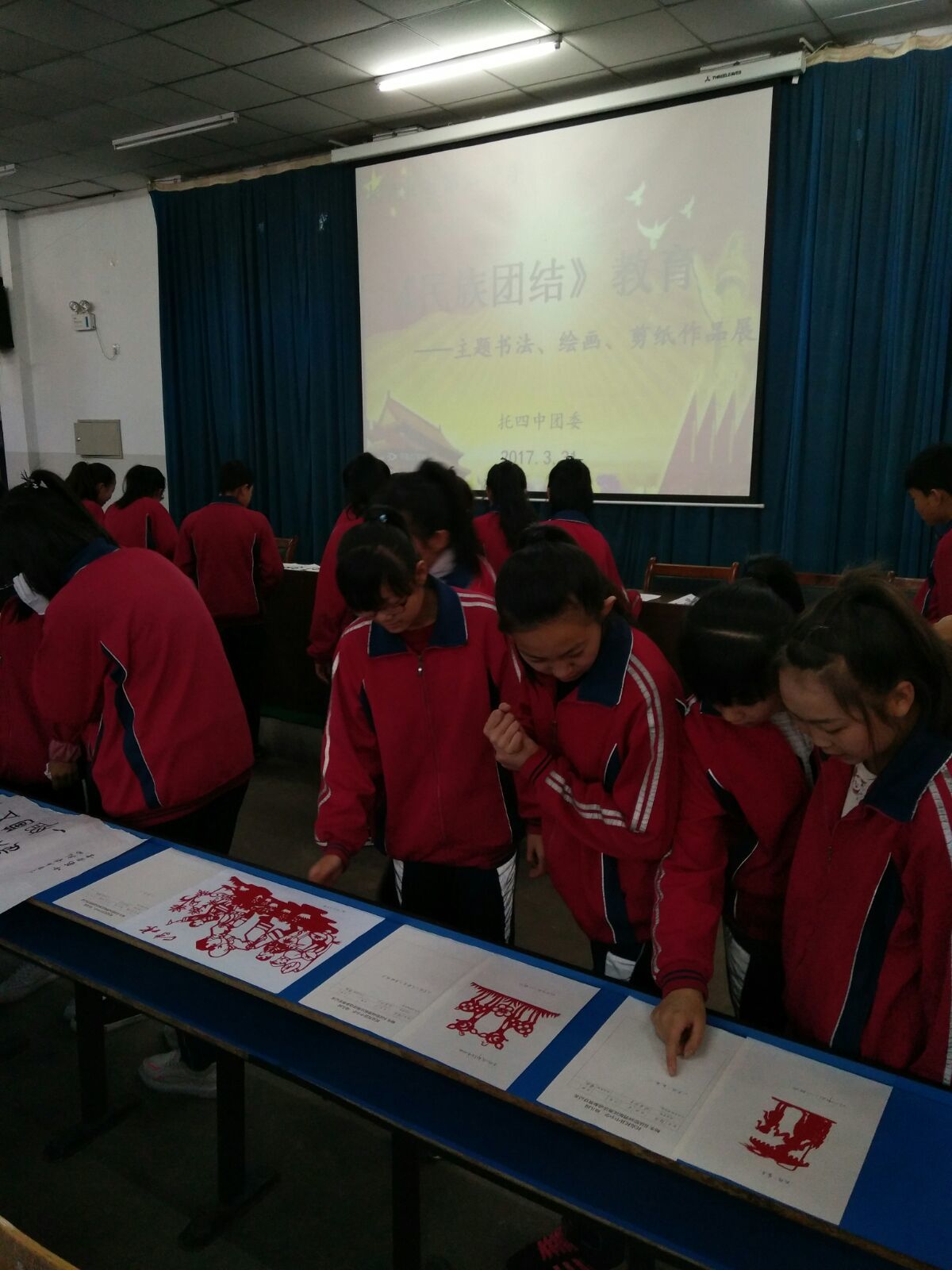 剪紙是中國(guó)最為流行的傳統(tǒng)民間藝術(shù)形式之一_中國(guó)傳統(tǒng)文化剪紙_剪紙文化,剪紙歷史