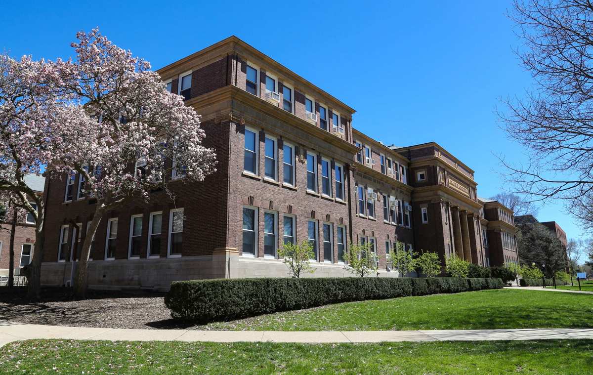 香檳大學(xué)_香檳大學(xué)_　　伊利諾伊大學(xué)香檳分校
