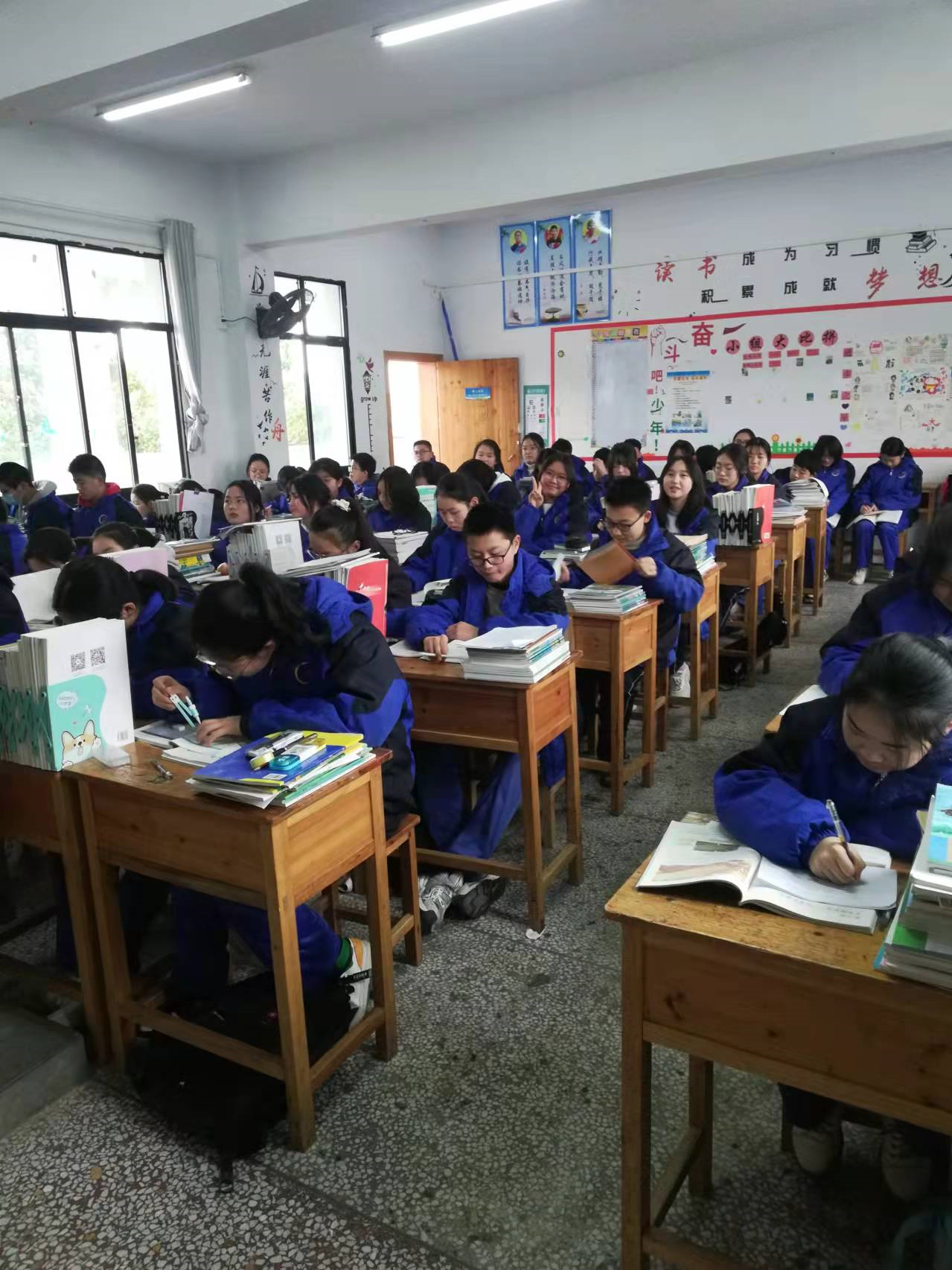 大學學生會工作計劃_雨露計劃學生申請表_初三學生新學期計劃