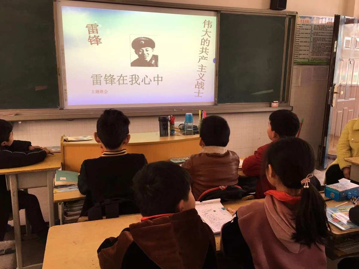 我生活在愛中作文800字_生活中的活雷鋒作文_雷鋒生活(),從不亂花一分錢