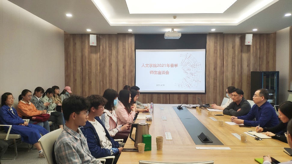校徽的含義_世界名牌大學(xué)校徽及其含義_大學(xué)校徽含義
