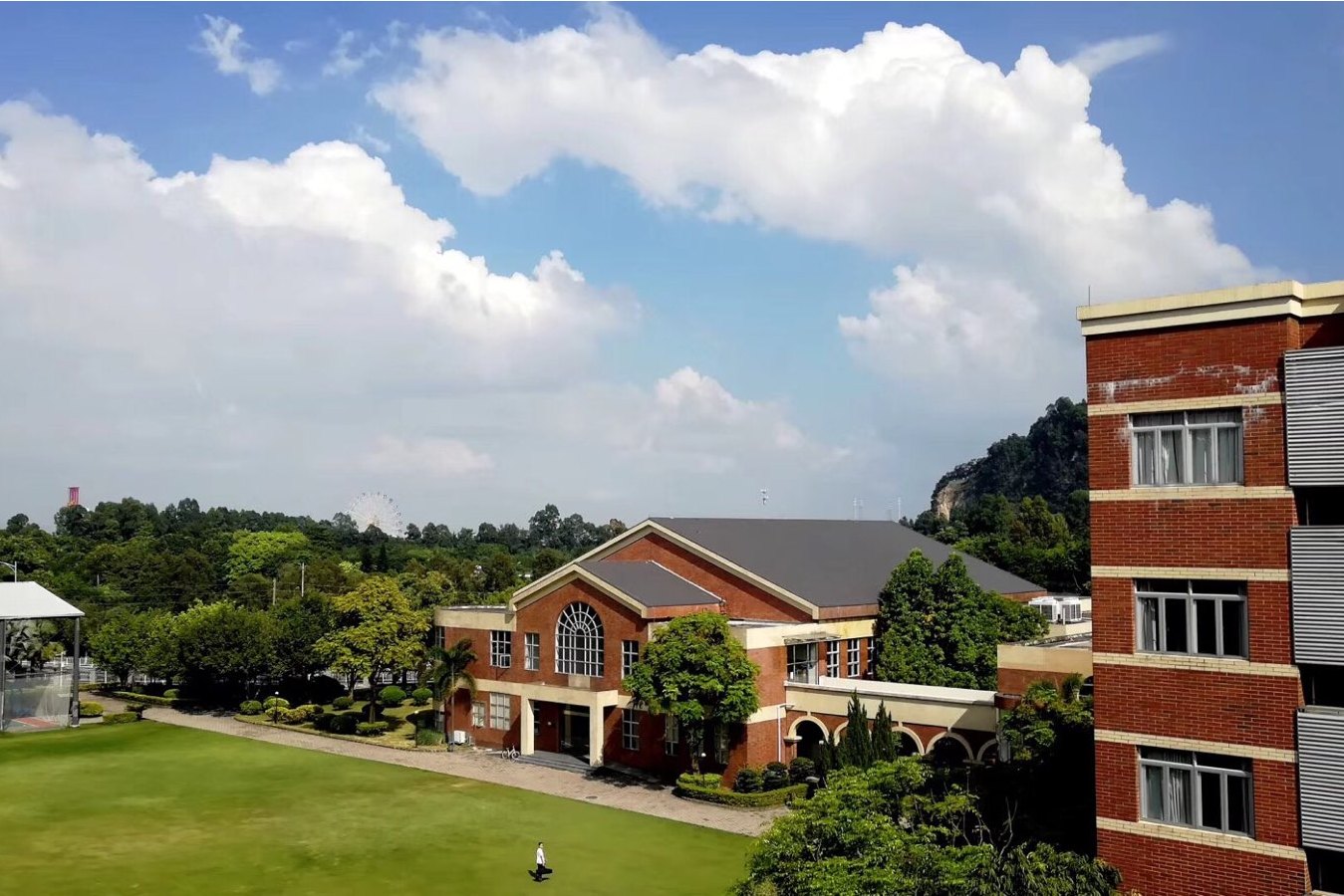 北京公立高中國際班排名_什么是國際學校國際學校_威海國際五金城周邊有學校嗎
