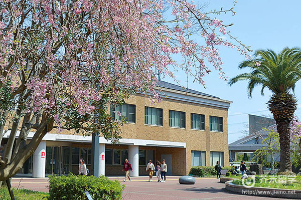 法學生去日本留學_日本法學留學生申請要求_日本法學留學費用