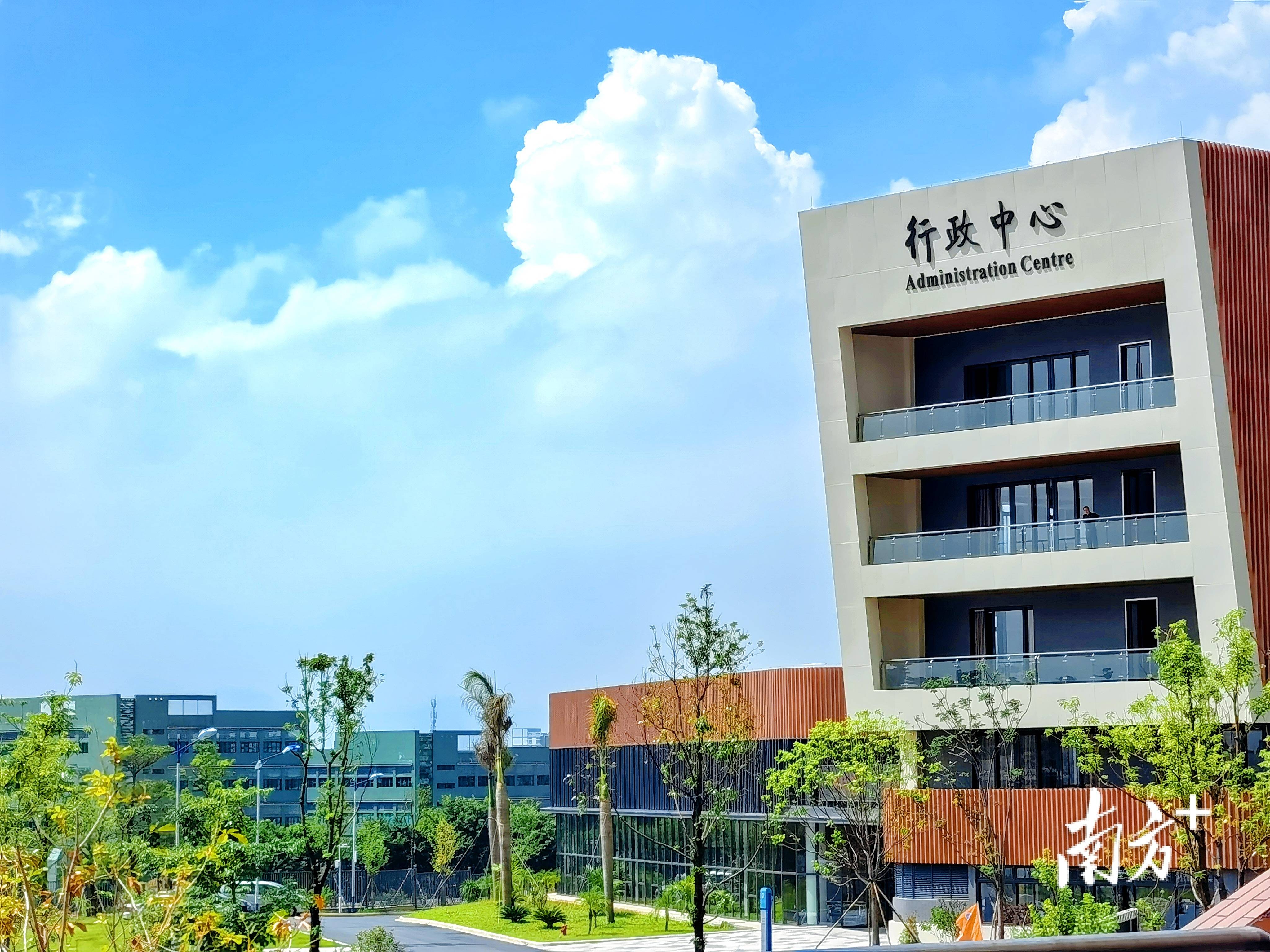 大學美國文學期末考試_美國top20大學_大學美國留學費用