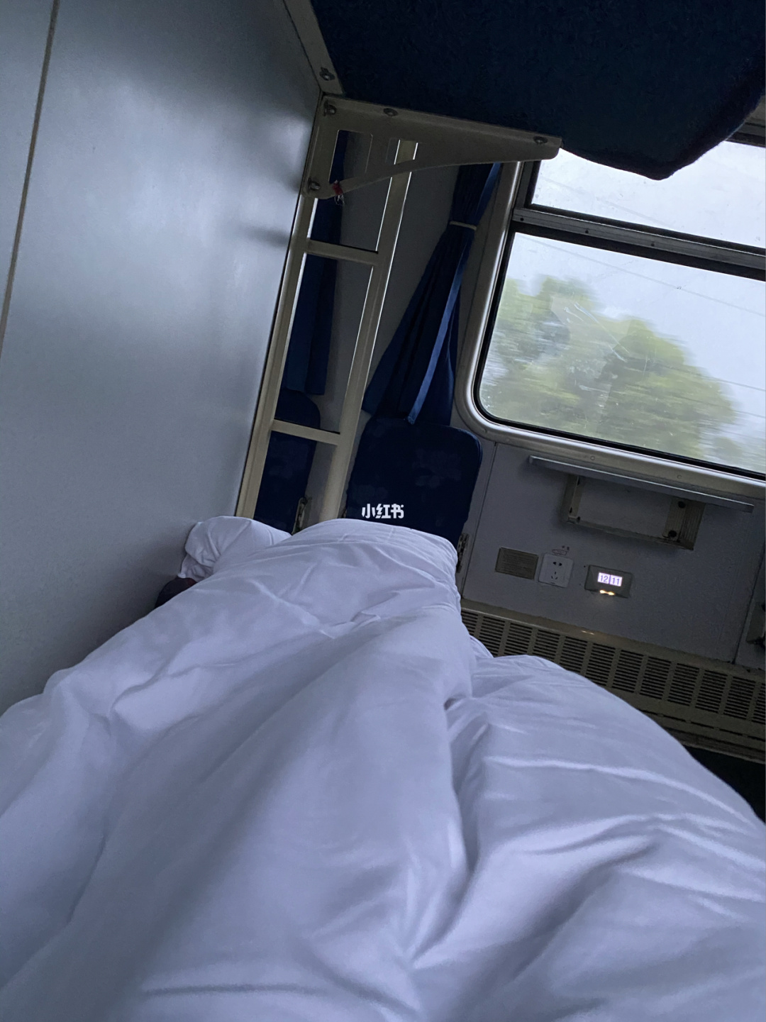 在火車上和嗎媽睡下鋪_睡在火車上鋪_火車睡下鋪好還是上鋪
