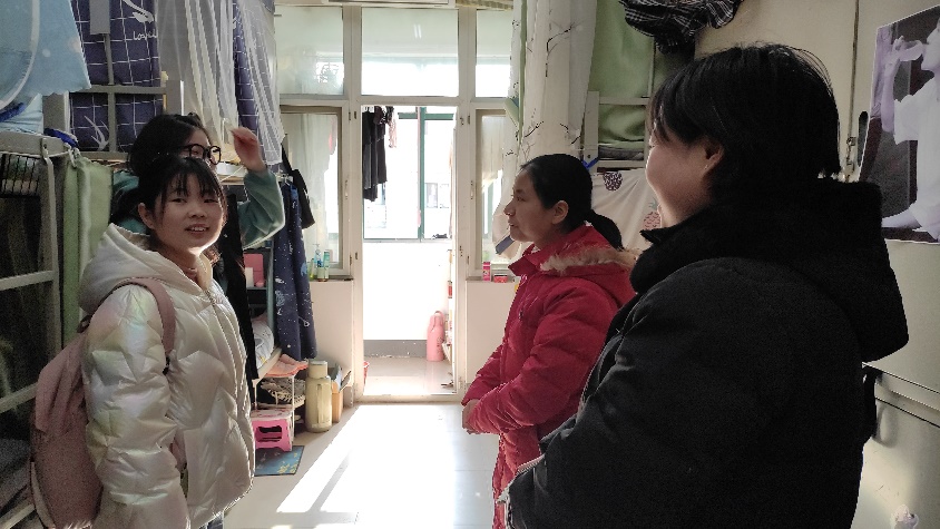 大學老師改作業_老師叫我去她寢室改作業_寢室寫作業