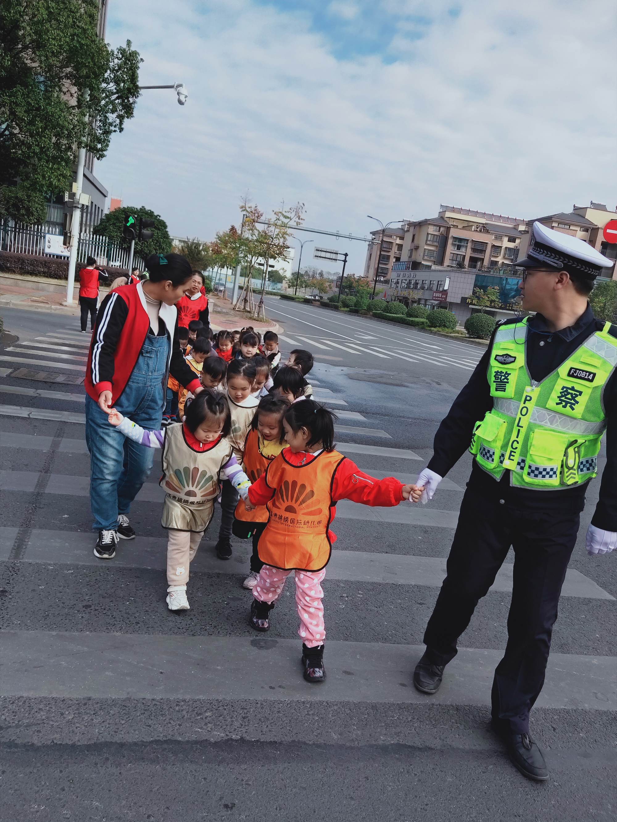 中國式過馬路作文_中國式過馬路的素材_中國式過馬路議論文結尾