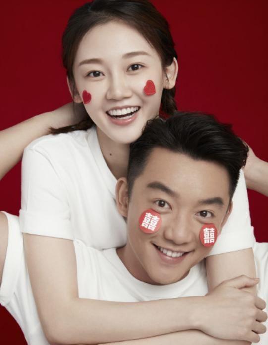 鄭愷公布苗苗產女_鄭愷苗苗生產_鄭愷苗苗同框苗苗