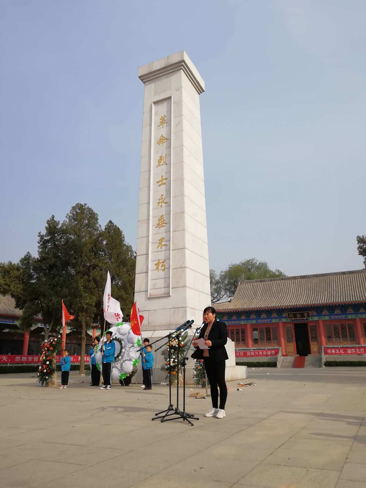 銘記緬懷英烈歷史作文_銘記緬懷英烈歷史故事_緬懷英烈銘記歷史
