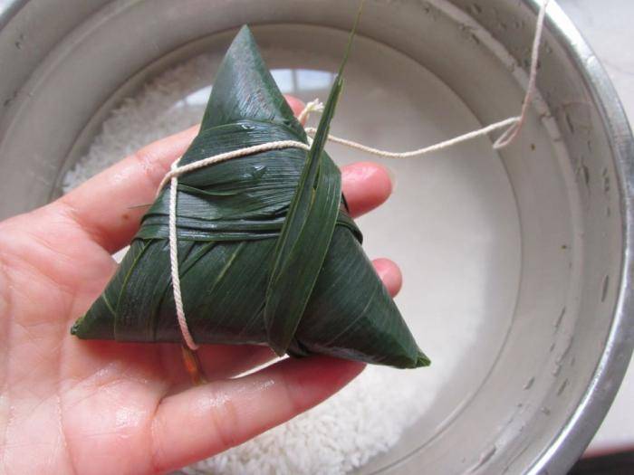關(guān)于包粽子的作文_粽子作文包粽子作文_作文粽子的包法