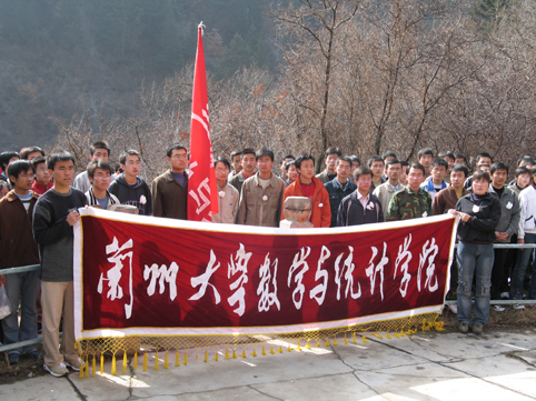 清明節(jié)祭掃烈士陵墓_清明節(jié)祭掃烈士墓_清明節(jié)烈士墓祭掃活動