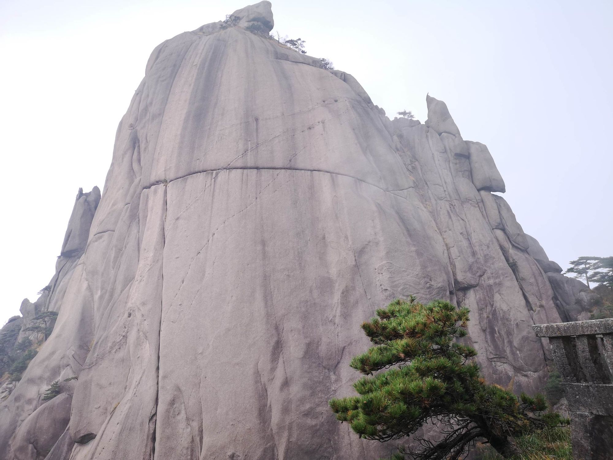 黃山仙女彈琴奇石照片_黃山奇石仙女彈琴_黃山仙女彈琴奇石的簡筆畫圖片