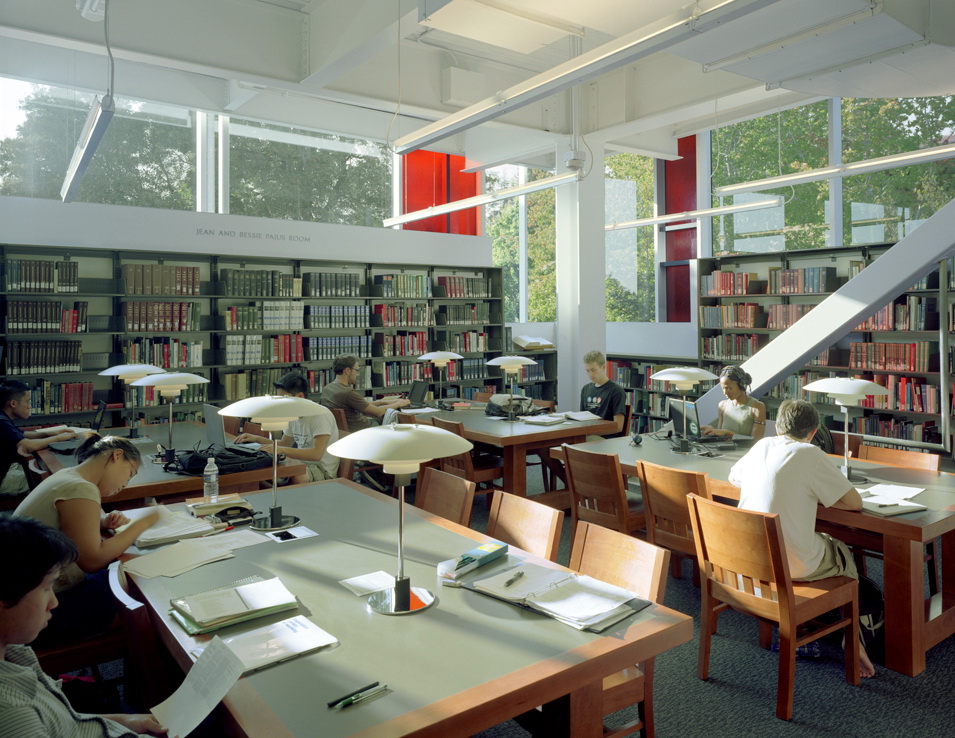 倫敦藝術大學倫敦時裝學院_倫敦大學亞非學院_中國傳媒大學南廣學院演藝學院