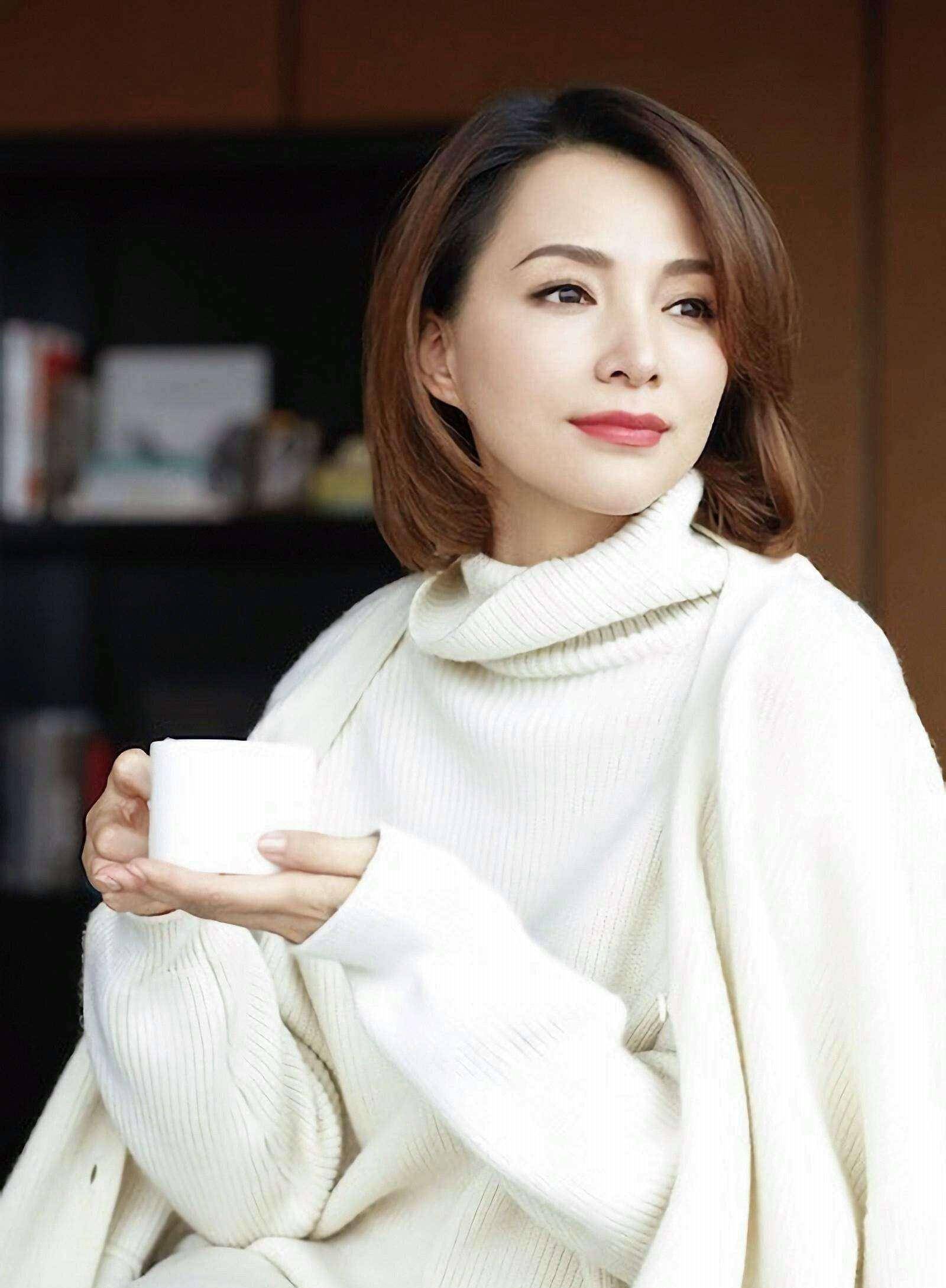 春晚央視董卿主持人是誰_董卿為什么不主持央視春晚了_春晚央視董卿主持的節目