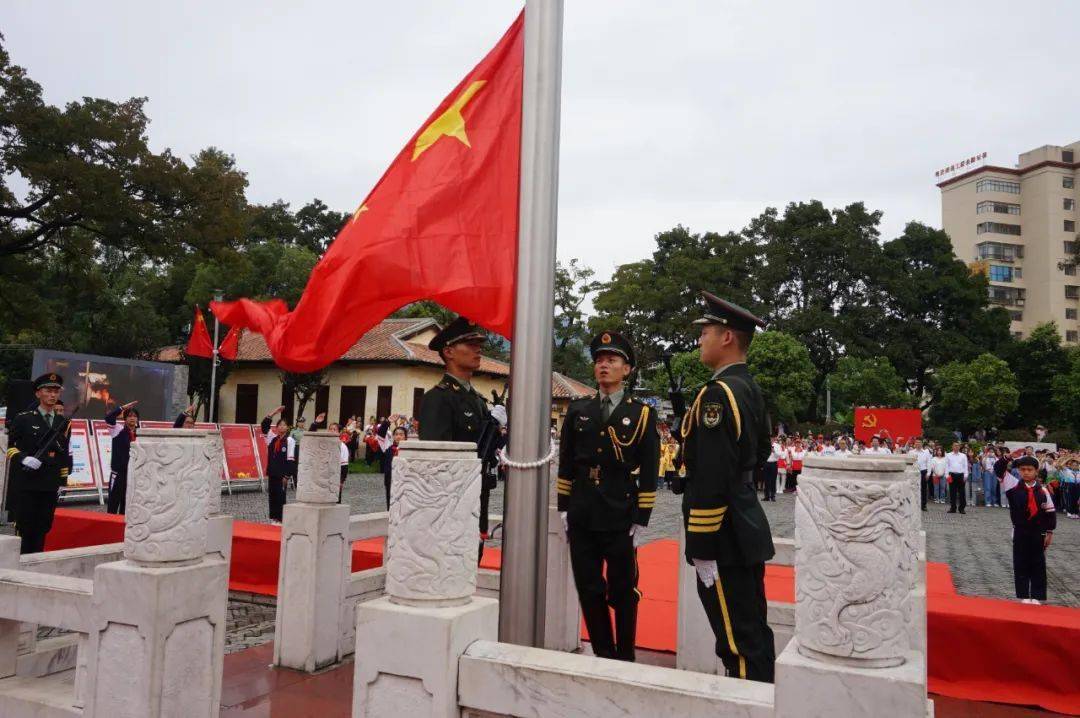 關于向國旗敬禮的寄語_國旗寄語敬禮的句子_國旗敬禮的祝福語