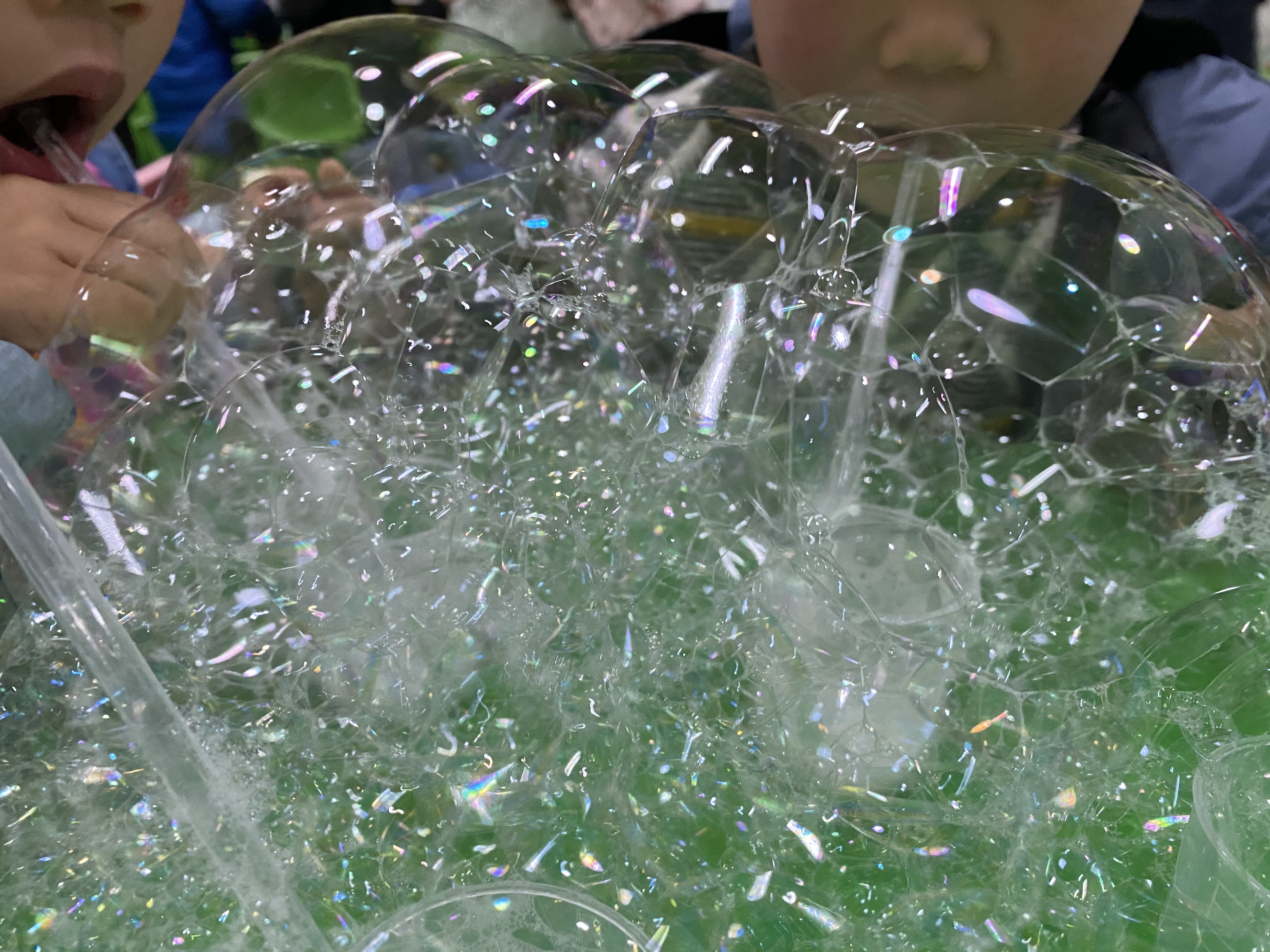 如何調泡泡器的泡泡水_制造泡泡水的時候_泡泡水女孩毀容圖片