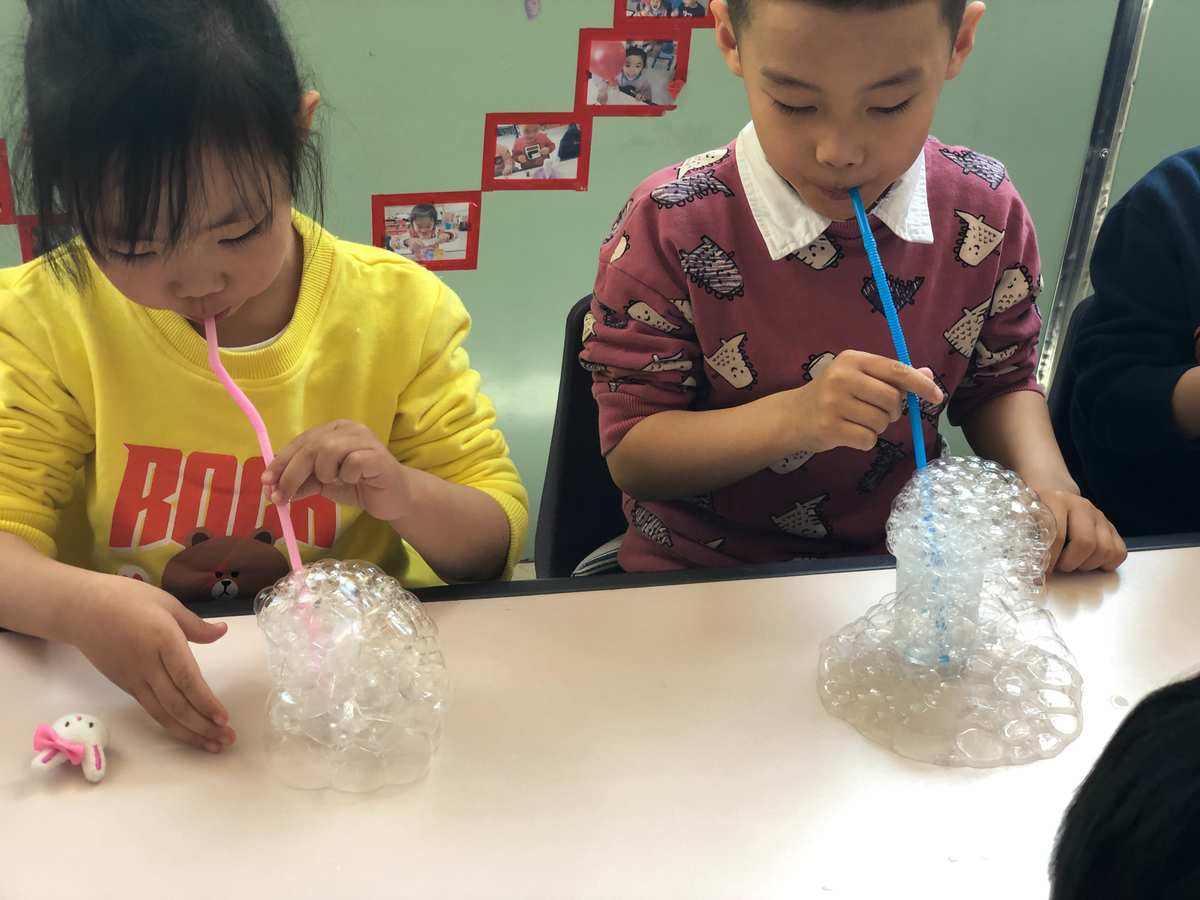 如何調泡泡器的泡泡水_泡泡水女孩毀容圖片_制造泡泡水的時候