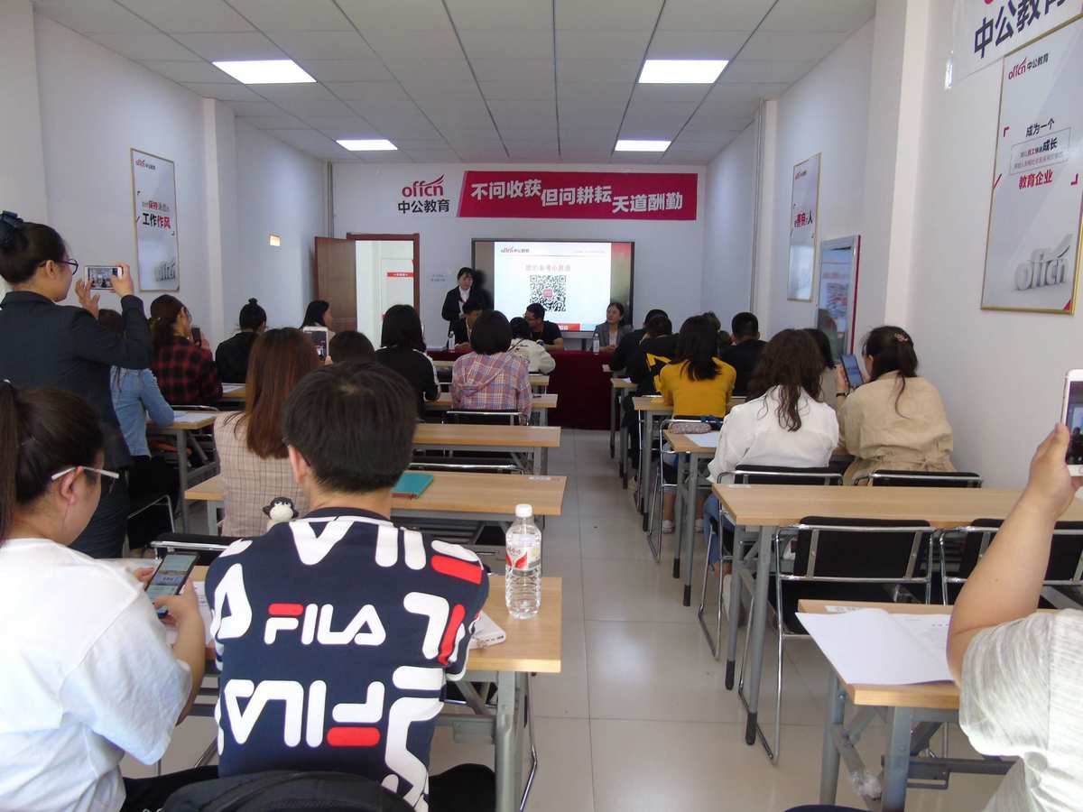 成都黑珍珠學(xué)校化妝收費(fèi)_成都黑珍珠_成都黑珍珠學(xué)校