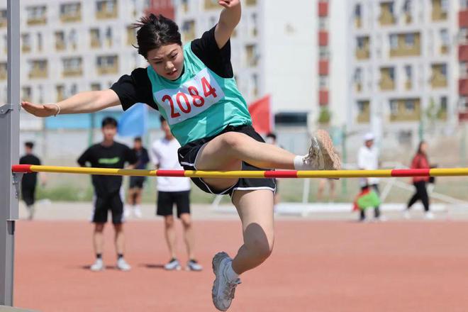 運動會投稿一百多字_運動會投稿十幾字左右_運動會投稿100字