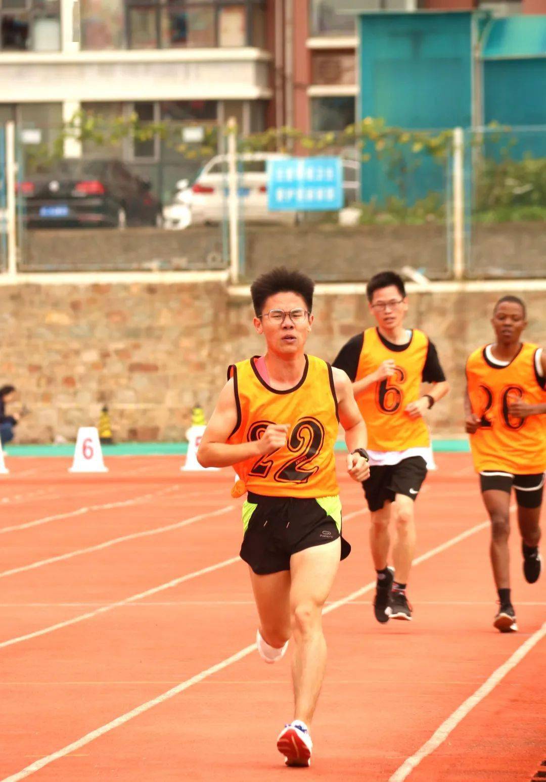 運動會投稿一百多字_運動會投稿十幾字左右_運動會投稿100字