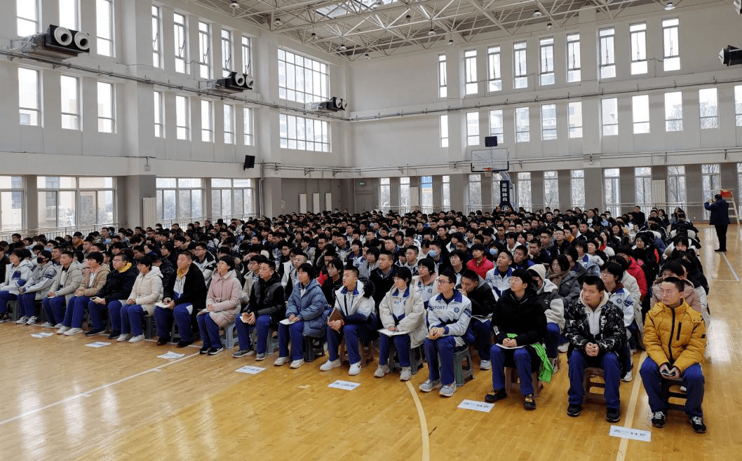渤海大學文理學院成績查詢_渤大文理學院查成績系統(tǒng)_渤海大學文理學院成績查詢?nèi)肟?/></p>
<p>都是浮云~~~至于為何好通過呢，由于這幾個專業(yè)可以?？紐~~校考的意思就是中學里自己的老師組織考試，就可以領到結業(yè)證書了的。所以比較簡單~~~不懂的繼續(xù)問，我對北京或則山東省內(nèi)的專升本中學特別的了解。</p>
<p>中考落榜了能夠上哪些中學</p>
<p>中考落榜了能夠上的中學有好多，具體說明如下：2022年四川全日制?？浦鷮W班招生中學有：山東經(jīng)濟大學、武漢工程學院、湖北第二師范大學等。</p>
<p>中考落榜可以上的中學如下：北京建設職業(yè)技術大學吉林建設職業(yè)技術大學，坐落廣州省重慶市，是經(jīng)河北省人民政府批準的全日制本科層次普通高等高校。</p>
<p>中考落榜者能上哪些中學首先可以回答的是中考落榜生是可以上學院的，可以選擇上專升本中學，一個好的專升本中學，自己覺得比普高的好，如今專升本的結業(yè)證比普高的含金量高。</p>
<p>所謂落榜生就是三本都沒上線的考生吧！可以上以下幾類中學：本科，有些本科分數(shù)線比較高<strong>渤海大學文理學院成績查詢</strong>，落榜生不一定都可以上；高職，高職基本沒有分數(shù)線要求，所有落榜生都可以上；輔導班，輔導班基本都是拿錢就可以上。</p>
<p>杭州中考落榜有什么中學可讀的介紹就聊到這兒吧，謝謝你花時間閱讀本站內(nèi)容，更多關于湖南省中考第幾名能上北大清華、浙江中考落榜有什么中學可讀的信息別忘了在本站進行查找喔。</p>    </div>
    
    <script src=/d/js/acmsd/thea5.js></script>
    <div   id="7zrxk3prr3x"   class="more-page clr f16 fc9 margin-b20">
      <div   id="7zrxk3prr3x"   class="fll m-cell ellipsis"> <span>上一篇：</span>      <a href="/lxbk/ielts1/81971.html" class="ah1">西安鐵道職業(yè)學校連續(xù)四年榮獲優(yōu)秀鐵道人才培養(yǎng)基地</a>
       </div>
      <div   id="7zrxk3prr3x"   class="flr m-cell ellipsis"> <span>下一篇：</span><a href="/lxbk/ielts1/85442.html" class="ah1">2017年江西南昌航空大學教師招聘考試大綱之,篇</a> </div>
    </div>
    <div   id="7zrxk3prr3x"   class="taps-list clr">
      <ul>
        <li><a class="f14 white" href="/azlx/">澳大利亞留學好不好？</a></li>
        <li><a class="f14 white" href="/yglx/lxpm/">英國有哪些好大學？</a></li>
        <li><a class="f14 white" href="/mg/fy/">美國留學怎樣省錢？</a></li>
        <li><a class="f14 white" href="/lxgl/">申請留學需要哪些材料</a></li>
        <li><a class="f14 white" href="/lxbk/ielts1/">雅思好考嗎？</a></li>
        <li><a class="f14 white" href="/sjwt/zy/">留學專業(yè)如何選擇</a></li>
        <li><a class="f14 white" href="/yxk/">那些大學比較好</a></li>
        <li><a class="f14 white" href="/sjwt/">高考留學途徑有哪些？</a></li>
        <li><a class="f14 white" href="/sjwt/">哪些大學有2+2留學項目</a></li>
        <li><a class="f14 white" href="/mg/">美國留學常見問題</a></li>
        <li><a class="f14 white" href="/yglx/">英國留學常見問題</a></li>
        <li><a class="f14 white" href="/azlx/">澳洲留學常見問題</a></li>
        <li><a class="f14 white" href="/sjwt/">出國留學時間該如何規(guī)劃</a></li>
        <li><a class="f14 white" href="/sjwt/">高考后留學怎么辦？</a></li>
        <li><a class="f14 white" href="/sjwt/">我想留學</a></li>
        <li><a class="f14 white" href="/sjwt/">藝術生留學需注意哪些問題</a></li>
        <li><a class="f14 white" href="/sjwt/">出國留學怎樣省錢？</a></li>
        <li><a class="f14 white" href="/sjwt/">高考留學擇校專題</a></li>
        <li><a class="f14 white" href="/sjwt/">2021年留學政策變化</a></li>
        <li><a class="f14 white" href="/sjwt/">我想留學</a></li>
           </ul>
    </div>
    <div   id="7zrxk3prr3x"   class="session3 margin-b20">
      <div   id="7zrxk3prr3x"   class="title tar">
        <h4 class="f22 fc0 tal">相關文章</h4>
      </div>
      <script src=/d/js/acmsd/thea6.js></script>
      <div   id="7zrxk3prr3x"   class="content-main">
        <div   id="7zrxk3prr3x"   class="cell clr">
          <ul>
            <li>
              <p class="fll txt"><span></span><a class="ellipsis ah1 f14 fc3" href="/lxbk/ielts1/60065.html">徐海喬的民族 羅志祥秀推理李誕變身臥底《天天向上》勇奪收視十</a> </p>
            </li>
            <li>
              <p class="fll txt"><span></span><a class="ellipsis ah1 f14 fc3" href="/lxbk/ielts1/84702.html">高考成績即將揭曉！2022北京高考成績查詢?nèi)肟诩皶r間來襲</a> </p>
            </li>
            <li>
              <p class="fll txt"><span></span><a class="ellipsis ah1 f14 fc3" href="/lxbk/ielts1/66636.html">山姆會員商店怎么申請會員？山姆會員商店申請會員方法</a> </p>
            </li>
            <li>
              <p class="fll txt"><span></span><a class="ellipsis ah1 f14 fc3" href="/lxbk/ielts1/74535.html">青島外事服務職業(yè)學校教學二支部全體黨員教師主題黨日活動</a> </p>
            </li>
            <li>
              <p class="fll txt"><span></span><a class="ellipsis ah1 f14 fc3" href="/lxbk/ielts1/25771.html">想要去澳洲留學，雅思成績需要多少？</a> </p>
            </li>
            <li>
              <p class="fll txt"><span></span><a class="ellipsis ah1 f14 fc3" href="/lxbk/ielts1/28181.html">怎樣才能去新加坡留學？</a> </p>
            </li>
            <li>
              <p class="fll txt"><span></span><a class="ellipsis ah1 f14 fc3" href="/lxbk/ielts1/60749.html">就在今天，CCTV恢復轉播NBA的原因終于清楚，真是大快人心</a> </p>
            </li>
            <li>
              <p class="fll txt"><span></span><a class="ellipsis ah1 f14 fc3" href="/lxbk/ielts1/68395.html">2017中國小說學會排行榜 | 長篇榜5部，《收獲》占據(jù)4席</a> </p>
            </li>
            <li>
              <p class="fll txt"><span></span><a class="ellipsis ah1 f14 fc3" href="/lxbk/ielts1/78253.html">2023年河南事業(yè)單位聯(lián)考準考證打印入口</a> </p>
            </li>
            <li>
              <p class="fll txt"><span></span><a class="ellipsis ah1 f14 fc3" href="/lxbk/ielts1/83414.html">濟西鐵路工業(yè)旅游研學基地啟動155條股道密密麻麻遍布站區(qū)</a> </p>
            </li>
          </ul>
        </div>
      </div>
    </div>
    <div   id="7zrxk3prr3x"   class="session3 margin-b20">
      <div   id="7zrxk3prr3x"   class="title tar margin-b10">
        <h4 class="f22 fc0 tal">為您推薦</h4>
      </div>
      <div   id="7zrxk3prr3x"   class="content-main home2-center" id="_elm">
        <div   id="7zrxk3prr3x"   class="article-list">
          <div   id="7zrxk3prr3x"   class="img-article">
            <a href="/lxbk/ielts1/85442.html"><div   id="7zrxk3prr3x"   class="img-box" style="background-image: url(