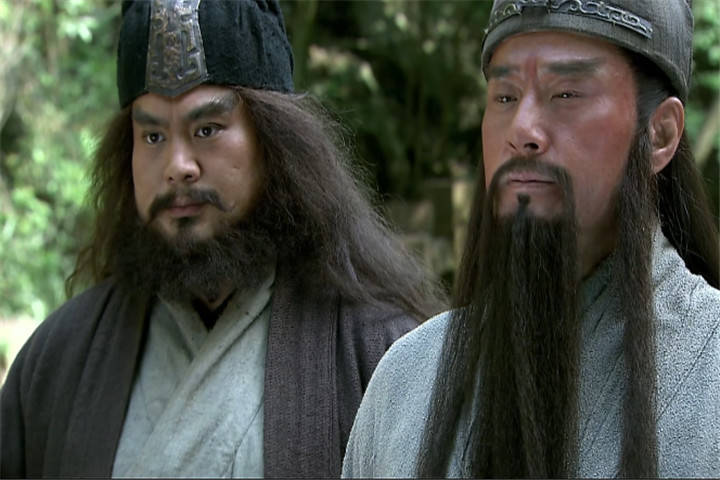 三國演義中關云長溫酒斬華雄_關云長溫酒斬華雄戰斗場面_關云長溫酒斬華雄